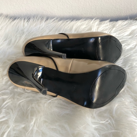 NWOB, Guess, Louisa Peep Toe Pump, Beige & Black - Picture 7 of 8
